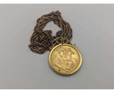 United Kingdom - Elizabeth II (1952 - 2022), full sovereign, dated 1968, London Mint, in a 9ct gold pendant mount on chain, t