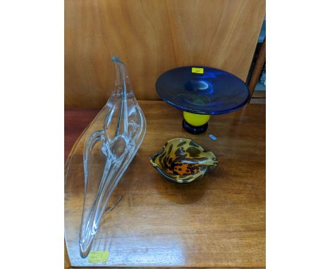 Art glass to include art Vincennes glass bowlLocation: 