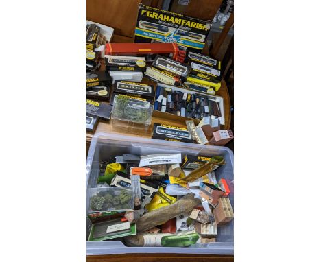 N Gauge model railway related items to include Graham Farish locomotives, carriages, rolling stock, No 8125c Intercity 125 se