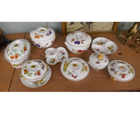 Collection of Royal Worcester Evesham pattern casserole dishes etc 