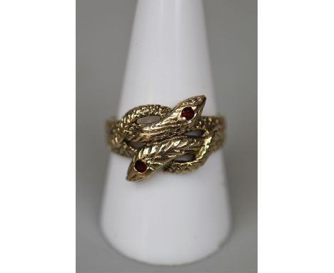 9ct gold ring in form of snake with stone set eyes - Size R