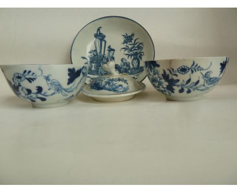 Four items of Early English blue and white porcelain, comprising: a Worcester porcelain Mother and Child pattern saucer, hatc