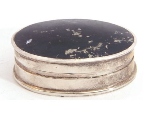Modern hallmarked oval patch box and lid with niello top, 4.5cm x 3.2cm x 1.4cm, 29gms   