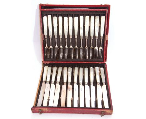 Rare George III cased set of mother of pearl handled and silver bladed fruit knives, Sheffield 1811, old red leather case