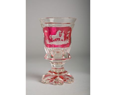 Pokalglas (Böhmen, um 1840), klares Glas, teils rot überfangen, 6-passiger Fuß u. Schaft,Kuppa m. Darst. eines Orientalen m. 