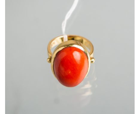 Damenring m. Cabochon 750 GG (wohl 1950er Jahre), besetzt m.: 1 wohl Korallen-Cabachon vonca. 2 x 1 cm, gestempelt: Feingehal