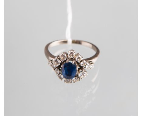 Damenring m. Steinbesatz 750 WG, besetzt m.: 14 Brillanten u. 1 Saphir von ca. 7 x 6 mm,gestempelt: Feingehalt / Hersteller, 