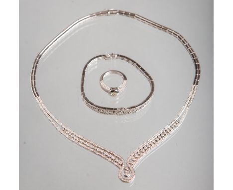 3-teiliges Schmuckset WG, bestehend aus: 1x Collier 750 WG, m. Brillantbesatz von zus. ca.3,7 ct, gestempelt: Feingehalt, 1x 