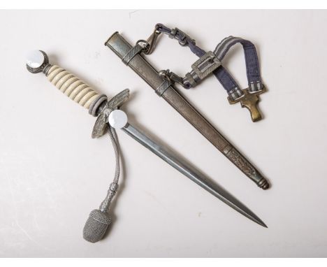 Luftwaffen-Offiziersdolch (2. WK, Drittes Reich), Buntmetall, m. Gehänge u. Portepee,Griff m. kompletter Wicklung, L. ca. 44 