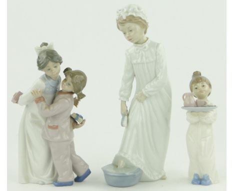 NAO dancing children,
girl with a tray and girl in a nightgown, (3).