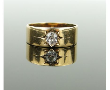 18ct gold solitaire diamond set gypsy ring,
7g size R.