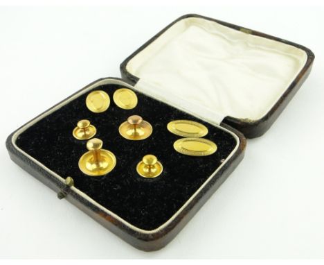 Pair of 9ct gold cufflinks,
and 4 9ct gold dress studs, 6.9g total.