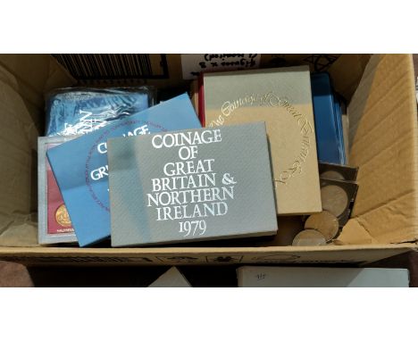 A collection of GB year sets of coins 1970-71; 73-74; 79-84, a Farewell to Lsd set (13) and various crowns, 3 Britain's First