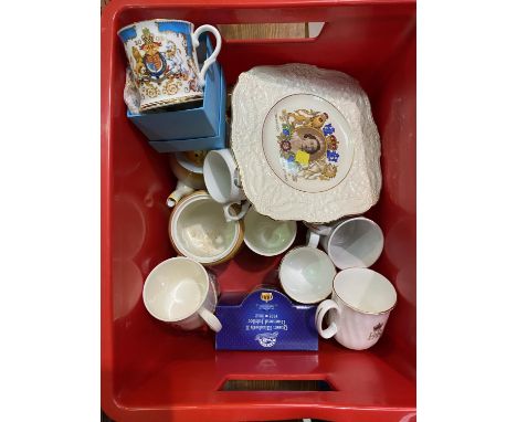 An originally boxed Coalport QEII Silver Jubilee loving cups &amp; other originally boxed commemorative china 