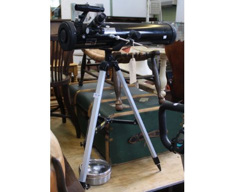 A Zennox reflector telescope with various additional lenses included