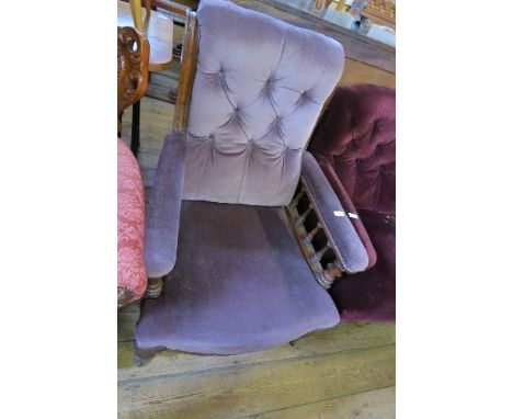 A LATE VICTORIAN / EARLY EDWARDIAN DEEP BUTTON BACK OPEN ARMCHAIR