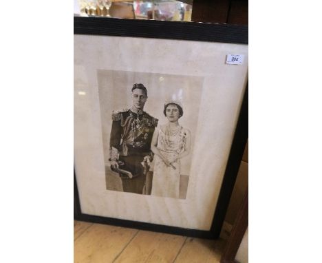 2 PRINTS OF THE ROYAL FAMILY, KING GEORGE VI WITH QUEEN MOTHER, MAX 27.5INS X 22.5INS, TOGETHER WITH PORTRAIT OF KING EDWARD 