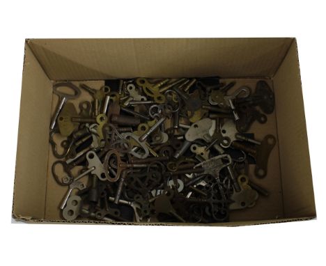 Large quantity of mainly mantel clock keys (approx 100) 
