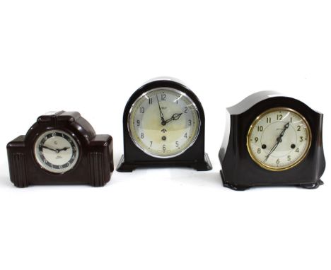 Smiths of Enfield mantel clock timepiece, the 6" dial within a Bakelite rounded arched case, 8" high (pendulum and key); also