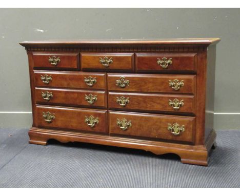 A reproduction Georgian style chest of drawers, comprising of seven drawers on bracket feet 79 x 139 x 46cm
