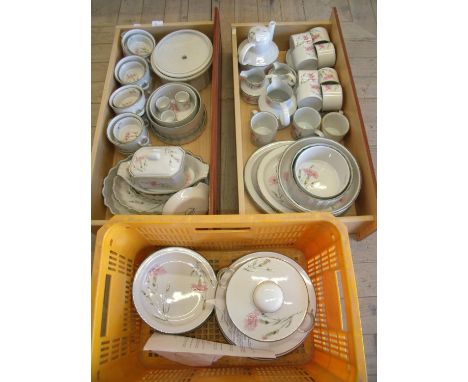 Large and comprehensive Mid-Winter Oven to Tableware Mircowave and Dishwasher Safe part dinner service with a large selection