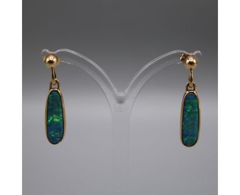 Opal Ohrstecker 14 kt., Opal Dubletten, Punzierung 14 KP (Karat Plumb) getestet auf 14 kt., ca. 3,2 cm, 4,2 g
