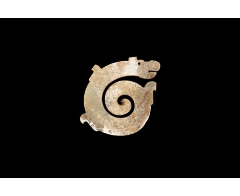 A CALCIFIED CELADON JADE DRAGON PENDANT漢代風格 玉龍形珮China, Han styleH. 8.1cm