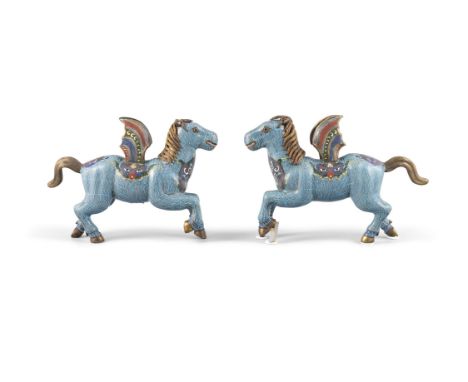 A PAIR OF CHINESE CLOISONNÉ ENAMEL FIGURES OF FLYING HORSES中國20世紀 景泰藍飛馬一對China, 20th centurySize: 20.7 x 30cm  (2)