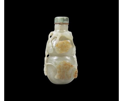 A CELADON JADE GOURD AND LEAVES SNUFF BOTTLE晚清 青玉葫芦鼻烟壶China, late Qing dynastyH: 6.3cmWith white inclusion in the stone