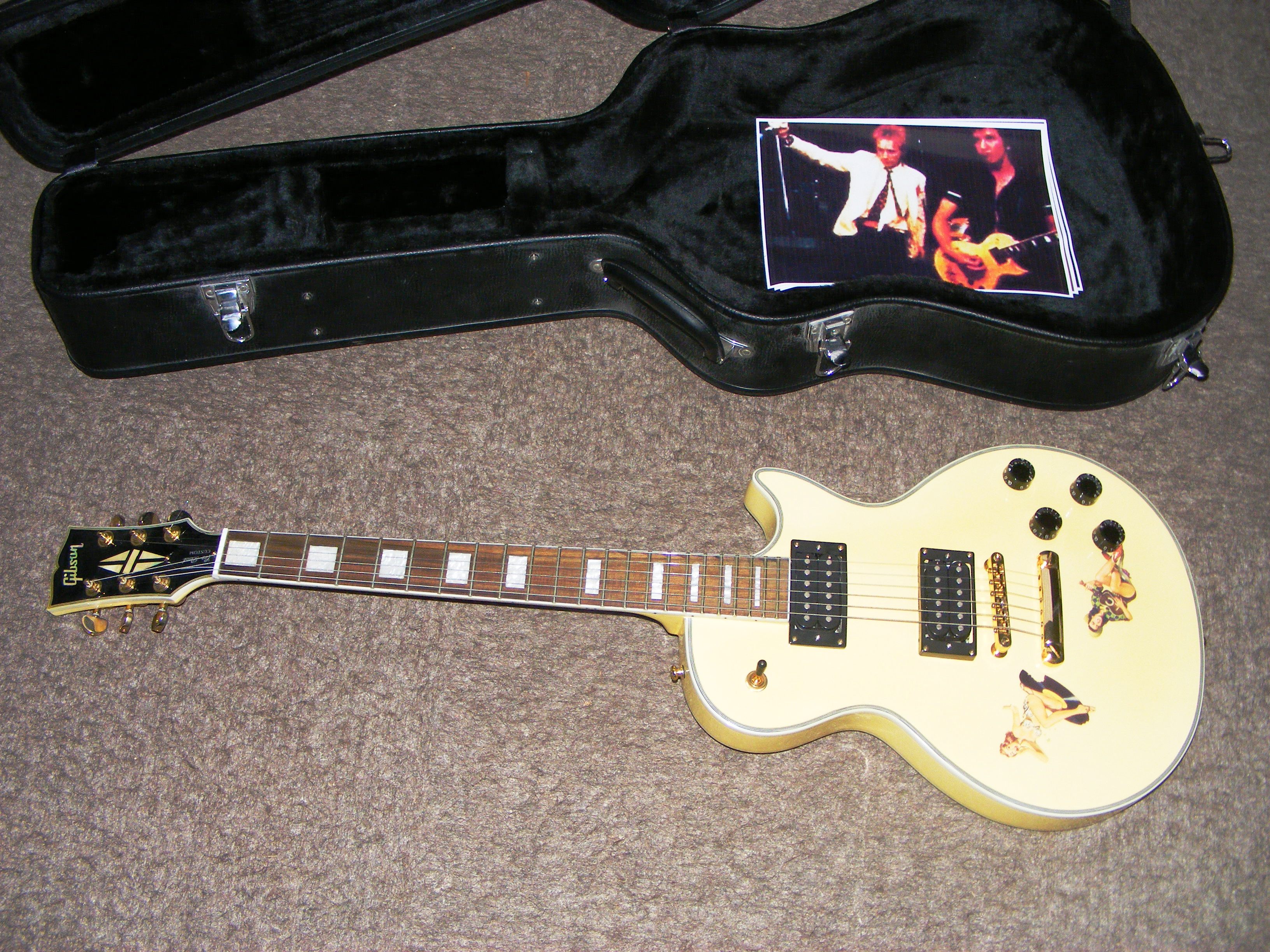 A Gibson Les Paul Steve Jones Sex Pistols Replica 9697