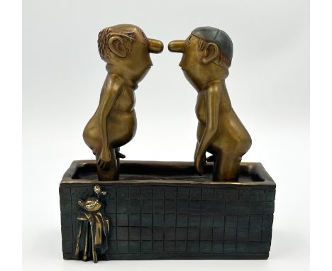 Vicco VON BÜLOW "LORIOT" (1923 - 2011). Bronze. "Herren im Bad".Circa 18 cm x 17 cm. Bronze, in Gold und Grün patiniert. Nach