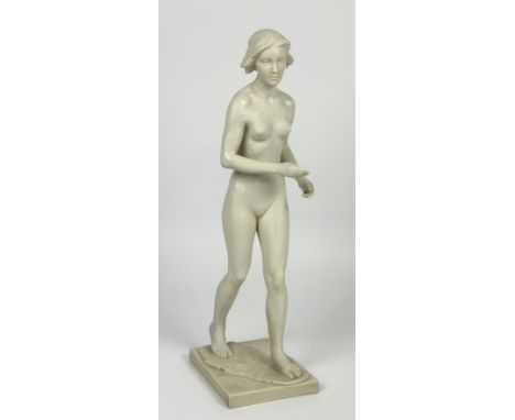 ROSENTHAL. Porzellanfigur "Die Schreitende".Circa 44 cm hoch. Weißporzellan. Unterglasurschwarze Manufakturmarke. Darstellung