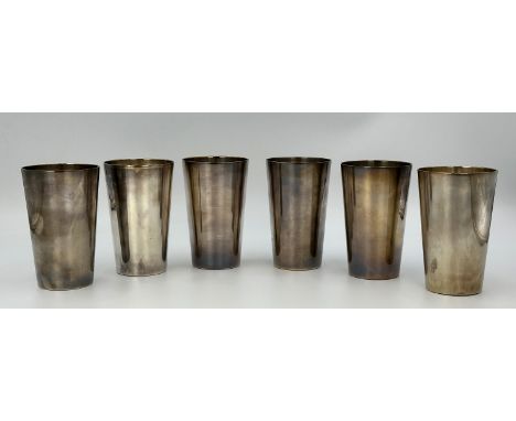 6 Silberbecher. 925er Sterling.Circa 870 Gramm Gesamtgewicht. Jeweils circa 12 cm hoch. Schlichte zeitlose Becher aus 925er S