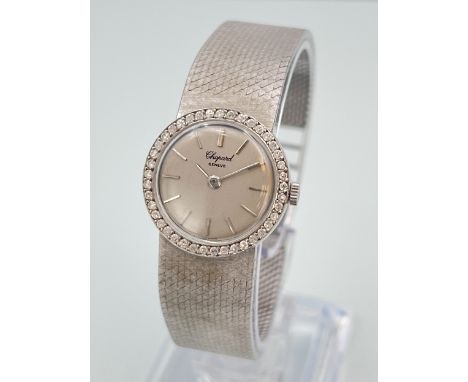 CHOPARD. Damenarmbanduhr. 750 Weißgold.Circa 48,8 Gramm Gesamtgewicht. Circa 22 mm Gehäusedurchmesser ohne Krone. Handaufzug.