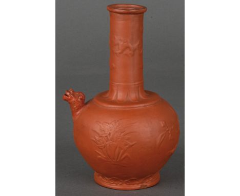 Böttgersteinzeug-Flasche Meissen 1710 Balusterförmig, mit Fabeltierausguss und hohem, walzenförmigem Mündungshals. Wandung um