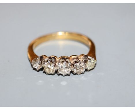 An 18ct and five stone graduated old round cut diamond set half hoop ring, size K.