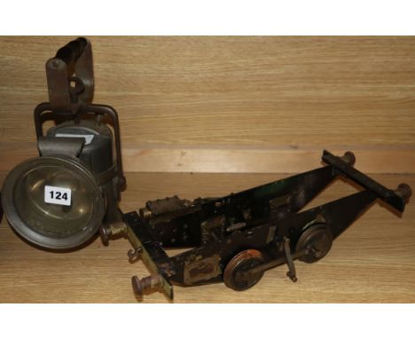 A lamp and engine base