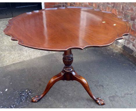 Chippendale style tripod mahogany table with pie crust edge (92cm diameter) No condition reports for this sale