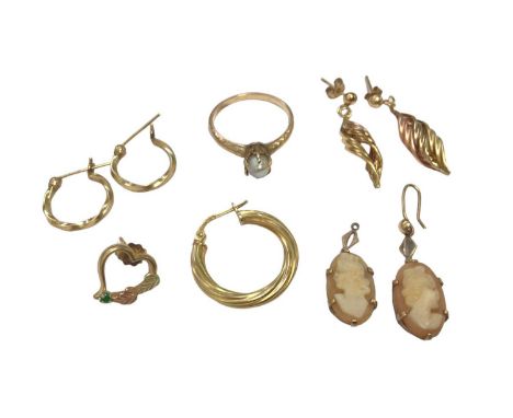 10k gold single pearl ring, size M, pair of 9ct gold mounted cameo earrings and other 9ct gold and yellow metal earringsRing 