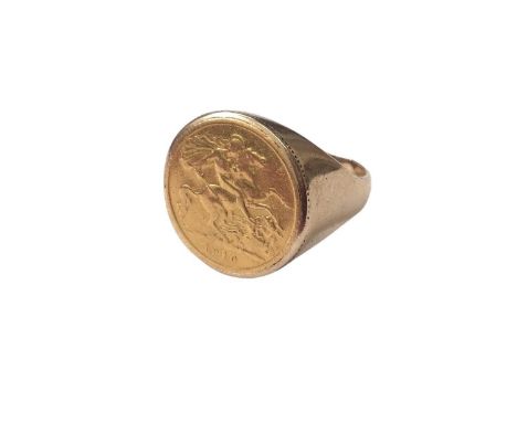 Edwardian gold half sovereign, 1910, in 9ct gold ring mount, size UWeight 11 grams