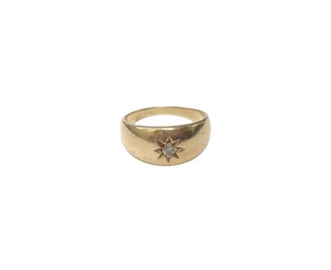 Gentlemen's diamond single stone gypsy ring with a brilliant cut diamond, estimated to weigh approximately 0.12cts, in a yell