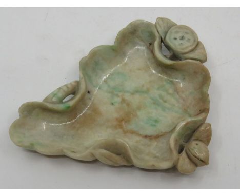 A carved mottled jade leaf-shaped brush washer, 11.5cm long