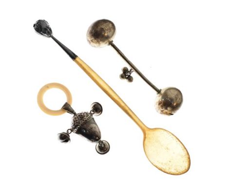 George V silver child's rattle/teether of acorn design, Birmingham 1913, a horn silver mounted spoon, Chester 1908, together 