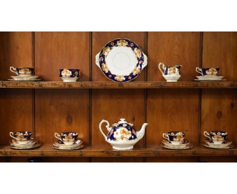 Royal Albert Heirloom pattern six person tea service   Condition: 