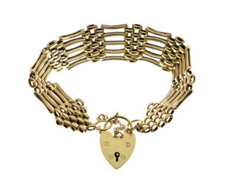 9ct gold gate link bracelet having heart shaped clasp   Condition: 