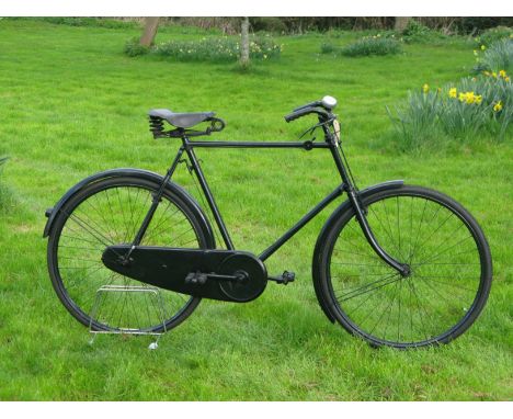 *Sunbeam 'Royal' Gentleman's Bicycle. With a 24-inch frame numbered 165259, dating the bicycle to the 1930s.  It possesses 28