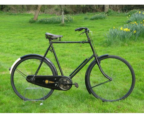 *Sunbeam 'Golden' Gentleman's Bicycle. With a 28-inch frame with an indistinct number 3369??, dating the bicycle to the 1930s