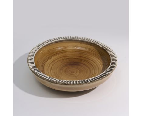 JEAN BESNARD (1889-1958)PlatCirca 1935Signé 'Jean / Besnard / FRANCE'Céramique émailléeH: 9 cm. (3.1/2 in.); D: 33,8 cm. (13.