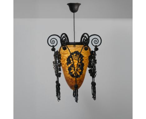 EDGAR WILLIAM BRANDT (1880-1960) &amp; DAUM FRERESLustre JaponaCréation en 1921Signé 'E.BRANDT'Fer forgé et verre marbréH: 63