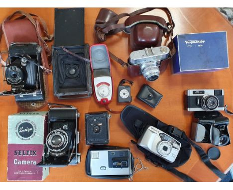 Voigtlander Vito B camera w. 50mm lens + lightmeter, Ensign Selfix camera (boxed) and assorted other cameras (Kodak, Ilford, 